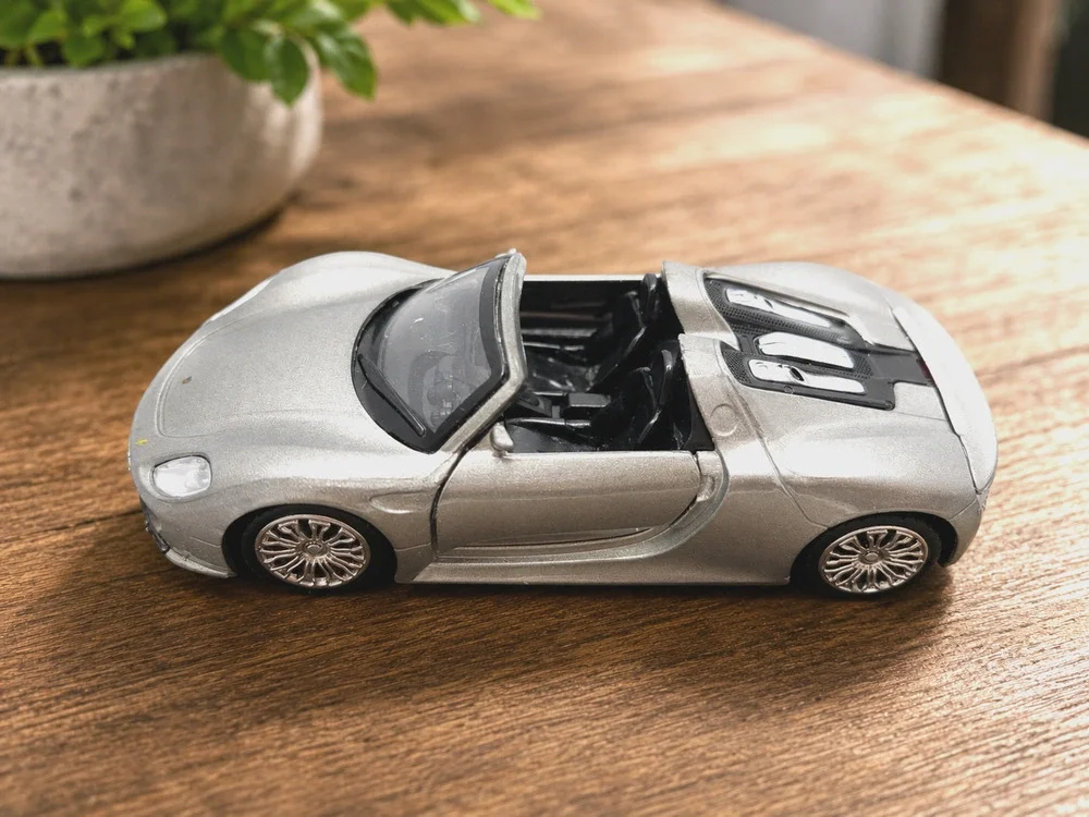 MSZ Porsche 918 Spyder Silver 1:41 Diecast Model Car Opening Doors Pull Back